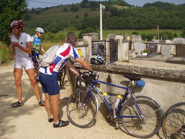 fichier 20070609_0951_002d36_route_ayn_cimetiere_eau_ravito_pbp-0.jpg