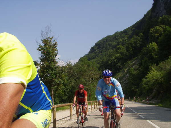 fichier 20070609_1016_003d921d_route_roger_tardieu_gap_cyclos_derriere-0.jpg