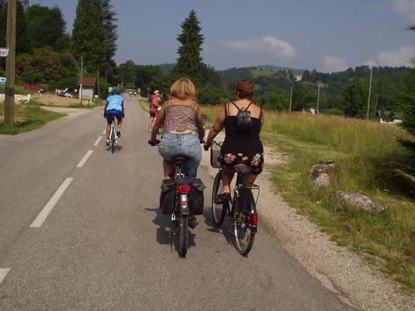 fichier 20070609_1034_d921d_route_lepin_le_lac_touristes-0.jpg