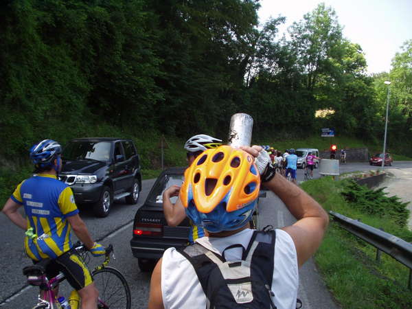 fichier 20070609_1042_001d921d_route_la_bridoire_arret_cyclos_feu_rouge-0.jpg