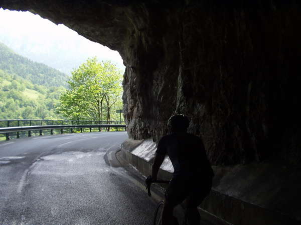 fichier 20070609_1302_001d520c_route_gorges_du_guiers_vif_cyclos_tunnel-0.jpg