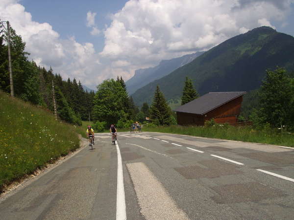 fichier 20070609_1408_d512_route_cyclos_derriere-0.jpg