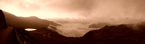 fichier 20070722_0629_001d926_route_mer_de_nuages_pano-0.jpg