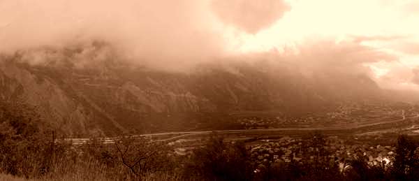 fichier 20070722_0820_002d80_route_nuages_vallee_de_la_maurienne_pano-0.jpg