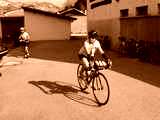 fichier 20070722_0935_001n6_route_saint_michel_de_maurienne_ravito_arrivee_cyclote-0.jpg