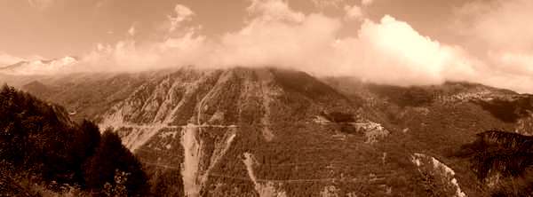 fichier 20070722_1131_001d902_route_vue_montagne_nuage_pano-0.jpg