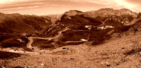 fichier 20070722_1419_003d902_route_vue_virages_contrebas_pano-0.jpg