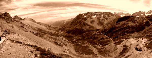 fichier 20070722_1500_004d902_route_col_du_galibier_vue_vers_briancon_pano-0.jpg