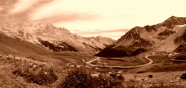 fichier 20070722_1528_002d902_route_vue_vers_col_lautaret_pano-0.jpg