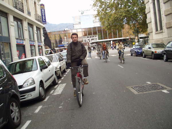 fichier 20071020_1511_004veloparade_rue_casmimir_brenier-0.jpg