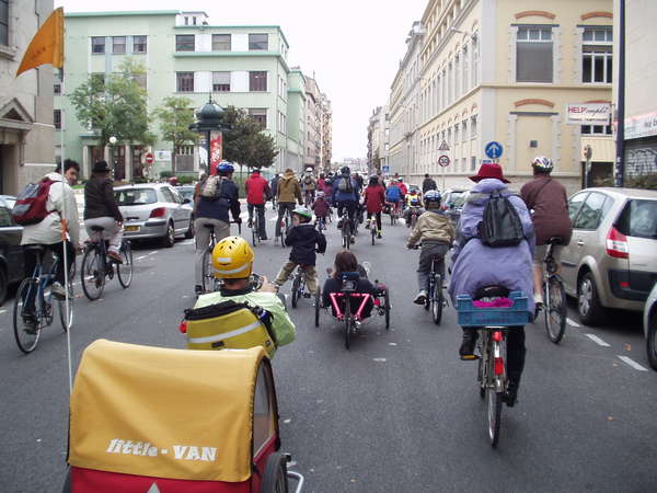 fichier 20071020_1511_005veloparade_rue_casmimir_brenier_laurent_aude-0.jpg