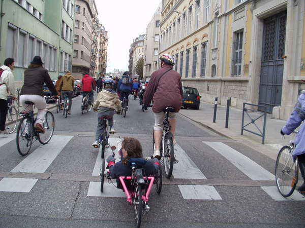 fichier 20071020_1512_002veloparade_rue_casmimir_brenier_aude-0.jpg