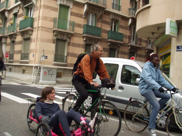fichier 20071020_1513_002veloparade_rue_casmimir_brenier_aude-0.jpg