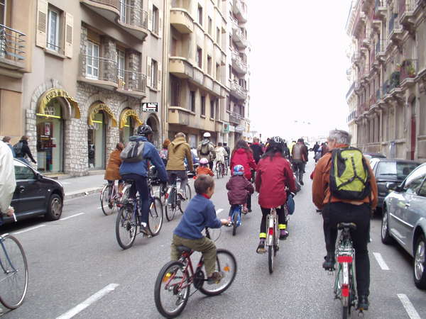 fichier 20071020_1513_003veloparade_rue_casimir_brenier-0.jpg