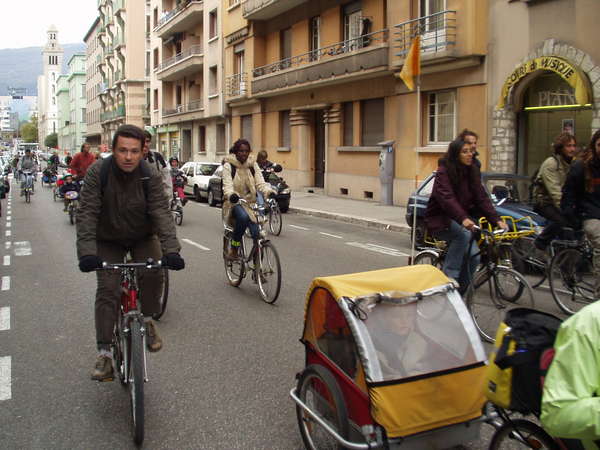 fichier 20071020_1513_004veloparade_rue_casimir_brenier-0.jpg