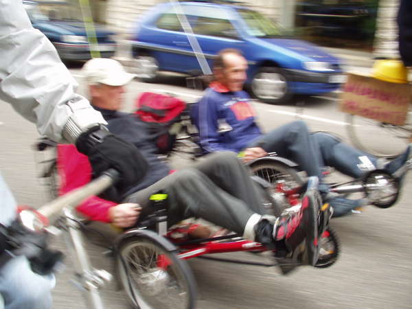 fichier 20071020_1514_002veloparade_rue_casimir_brenier_jean_pierre_marcel_flou-0.jpg