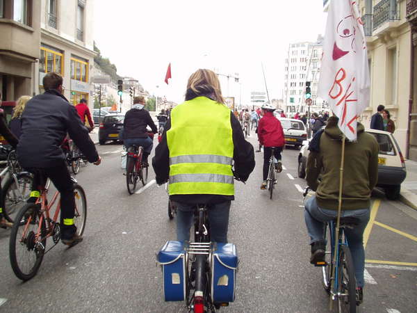 fichier 20071020_1514_004veloparade_rue_casimir_brenier-0.jpg
