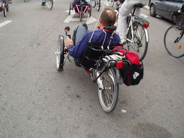 fichier 20071020_1515_001veloparade_place_hubert_dudebout_marcel-0.jpg
