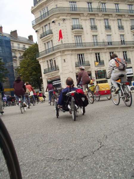 fichier 20071020_1515_002veloparade_place_hubert_dudebout_marcel-0.jpg