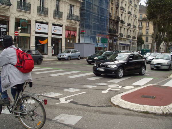 fichier 20071020_1515_003veloparade_attente_voitures-0.jpg