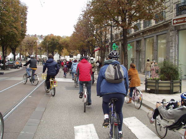 fichier 20071020_1518_001veloparade_avenue_alsace_lorraine_jonathan-0.jpg