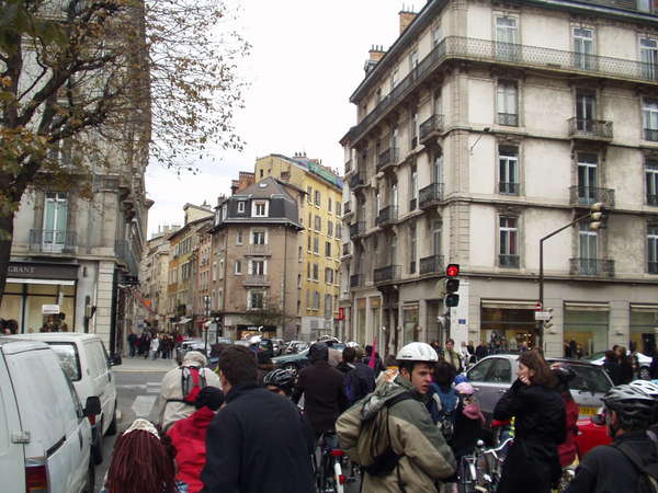 fichier 20071020_1520_001veloparade_rue_beranger_feux_tricolores-0.jpg