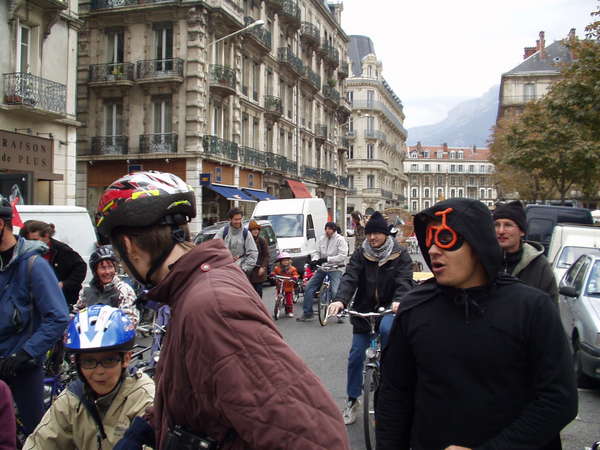 fichier 20071020_1520_002veloparade_rue_beranger_feux_tricolores_vanessa-0.jpg