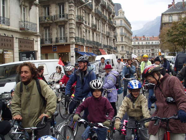 fichier 20071020_1520_005veloparade_rue_beranger_feux_tricolores_vanessa-0.jpg