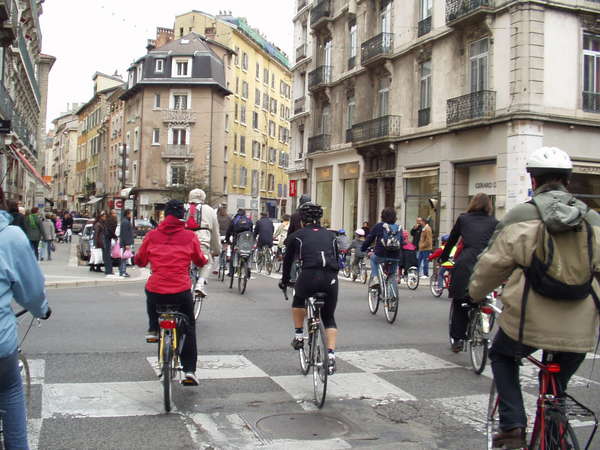 fichier 20071020_1521_000veloparade_rue_de_bonne-0.jpg
