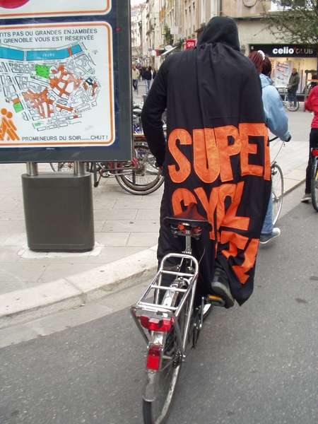 fichier 20071020_1521_003veloparade_rue_guetat_supercycliste-0.jpg
