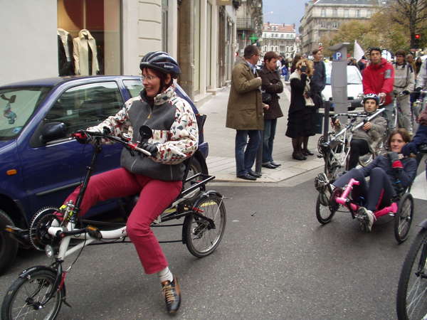 fichier 20071020_1521_007veloparade_rue_de_bonne_rue_guetat_marylou_aude-0.jpg