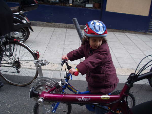 fichier 20071020_1523_001veloparade_rue_de_bonne_rue_guetat_fille_vanessa-0.jpg