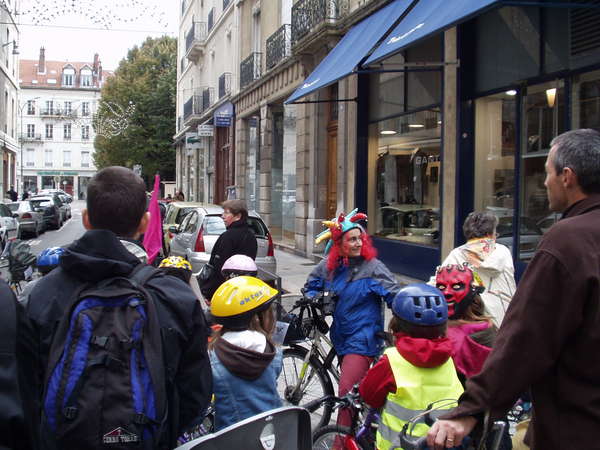 fichier 20071020_1523_003veloparade_rassemblement_monique_giroud-0.jpg