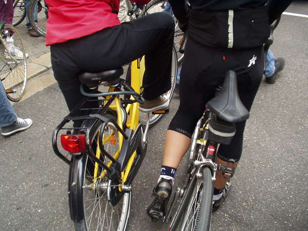 fichier 20071020_1524_002veloparade_rassemblement_cuissards-0.jpg