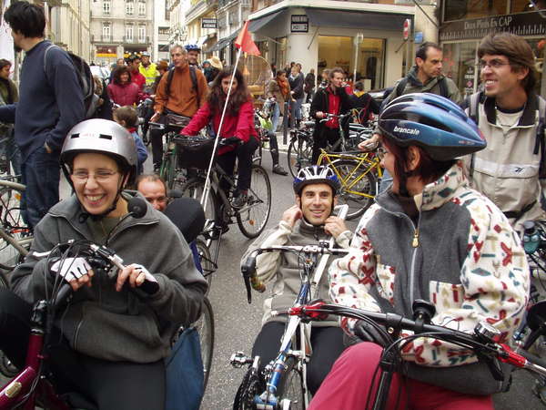 fichier 20071020_1524_004veloparade_rassemblement_vanessa_jonathan_marylou-0.jpg