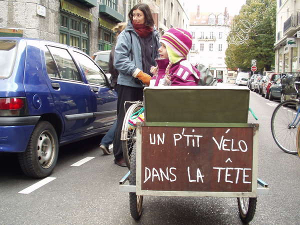 fichier 20071020_1525_004veloparade_rassemblement_un_petit_velo_dans_la_tete-0.jpg