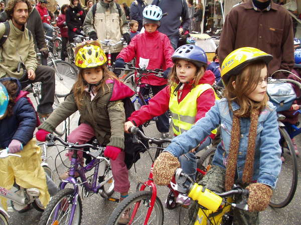 fichier 20071020_1526_003veloparade_rassemblement_enfants-0.jpg