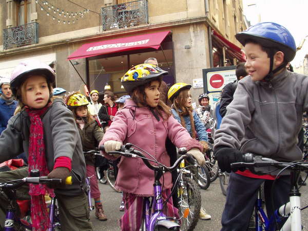 fichier 20071020_1526_004veloparade_rassemblement_enfants-0.jpg