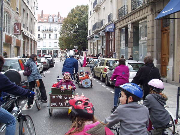 fichier 20071020_1530_001veloparade_rue_de_la_poste-0.jpg