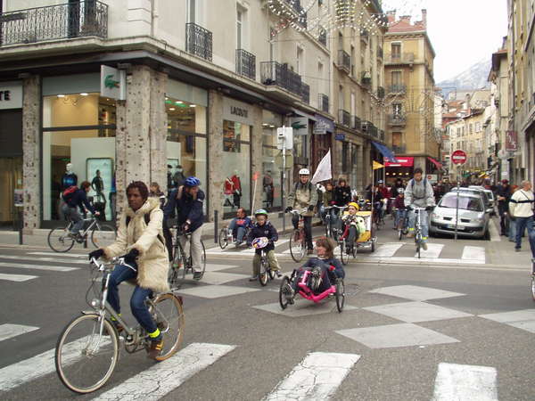 fichier 20071020_1531_005veloparade_place_vacausson_aude_laurent-0.jpg