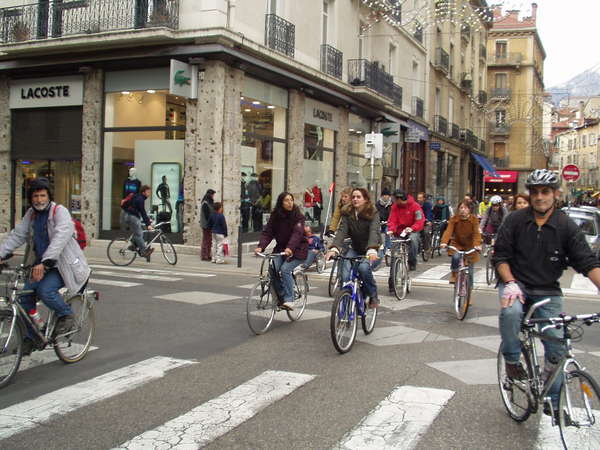 fichier 20071020_1531_008veloparade_place_vacausson-0.jpg