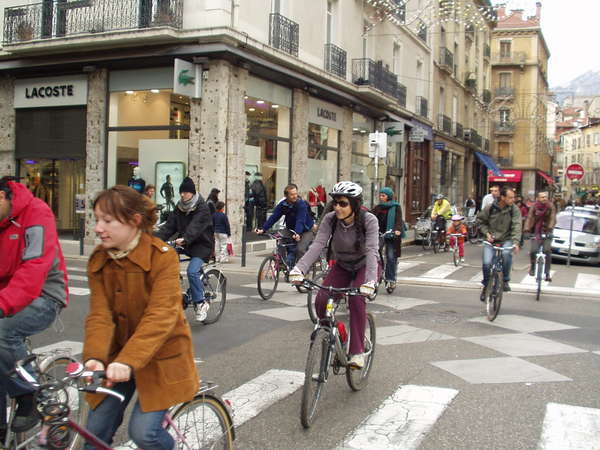 fichier 20071020_1531_009veloparade_place_vacausson-0.jpg