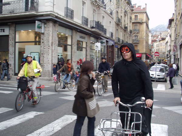 fichier 20071020_1532_002veloparade_place_vacausson-0.jpg