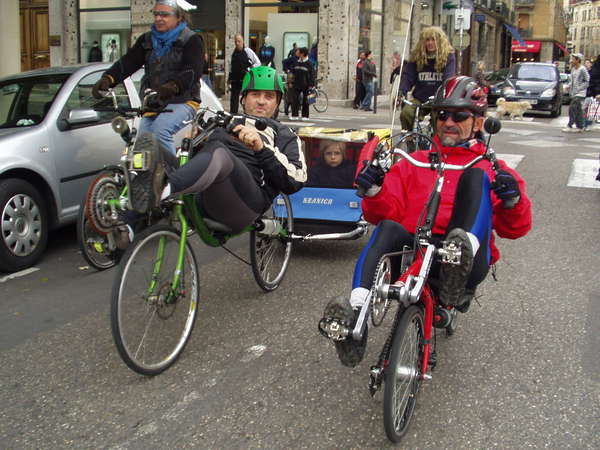 fichier 20071020_1532_006veloparade_place_vacausson_alexandre_garance_daniel-0.jpg