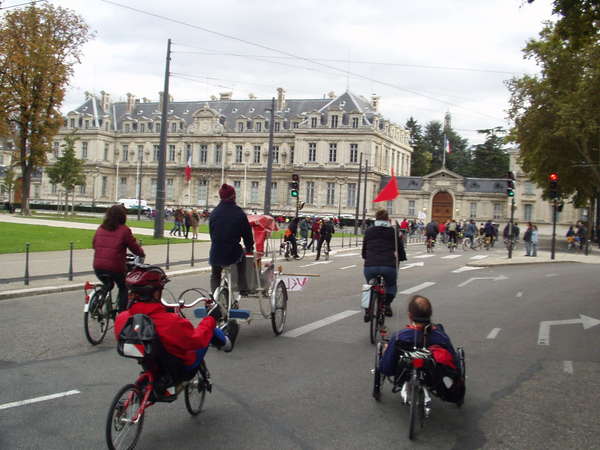 fichier 20071020_1535_001veloparade_place_de_verdun_daniel_armelle_marcel-0.jpg