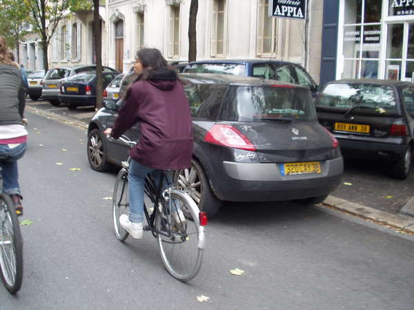 fichier 20071020_1538_002veloparade_rue_hebert_voiture_mal_garee-0.jpg