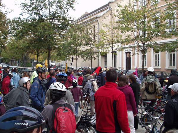 fichier 20071020_1540_002veloparade_rassemblement_rue_des_dauphins_rue_hebert-0.jpg