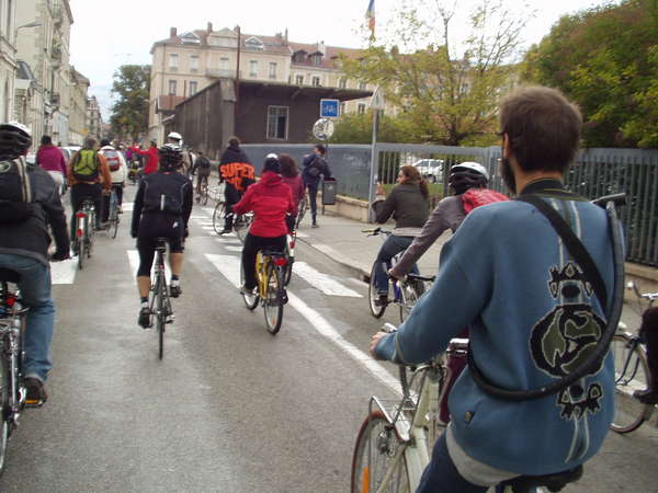 fichier 20071020_1547_001veloparade_rue_cornelie_gemond-0.jpg