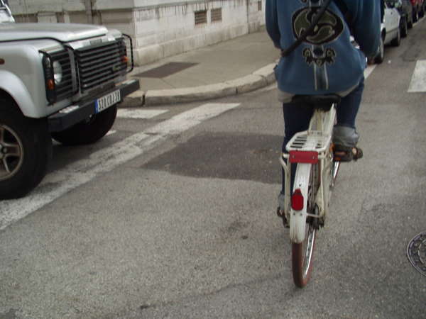 fichier 20071020_1547_002veloparade_rue_cornelie_gemond_voiture_stop-0.jpg