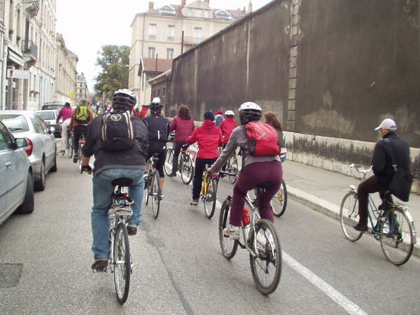 fichier 20071020_1547_003veloparade_rue_cornelie_gemond-0.jpg